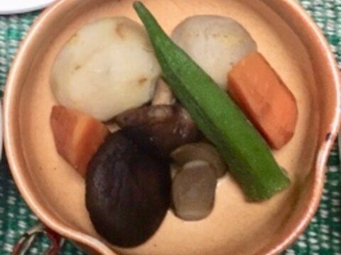 煮物！里芋、にんじん、椎茸、オクラ